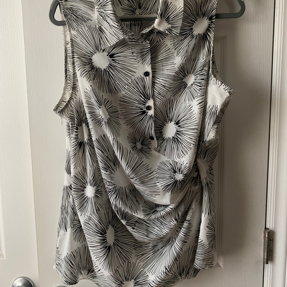 Cabi sleeveless blouse. Black/white. Size XL